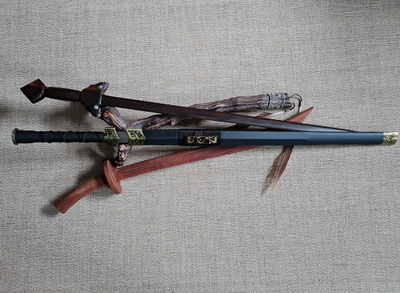 Tai Chi Schwerter, Tai Chi Säbel, Tai Chi Bekleidung - exklusiv nur in Deinem www.bokken-shop.de