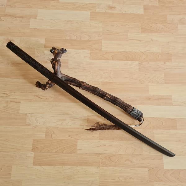 Ebenholz-Bokken - Standardform mit Drachenschnitzerei ➽ www.bokken-shop.de ✅ Aikido ✓ Iaido ✓ Jodo ✓ Bujinkan ✓ Dein Budo-Fachhändler!