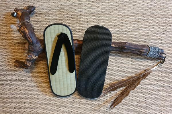 Japanische Zori-Schuhe Y-Form - Größe 39 ➤ www.bokken-shop.de✅ passend für Aikido, Iaido, Koryu, Jodo, Bujinkan ✓ Dein Budo-Fachhändler!