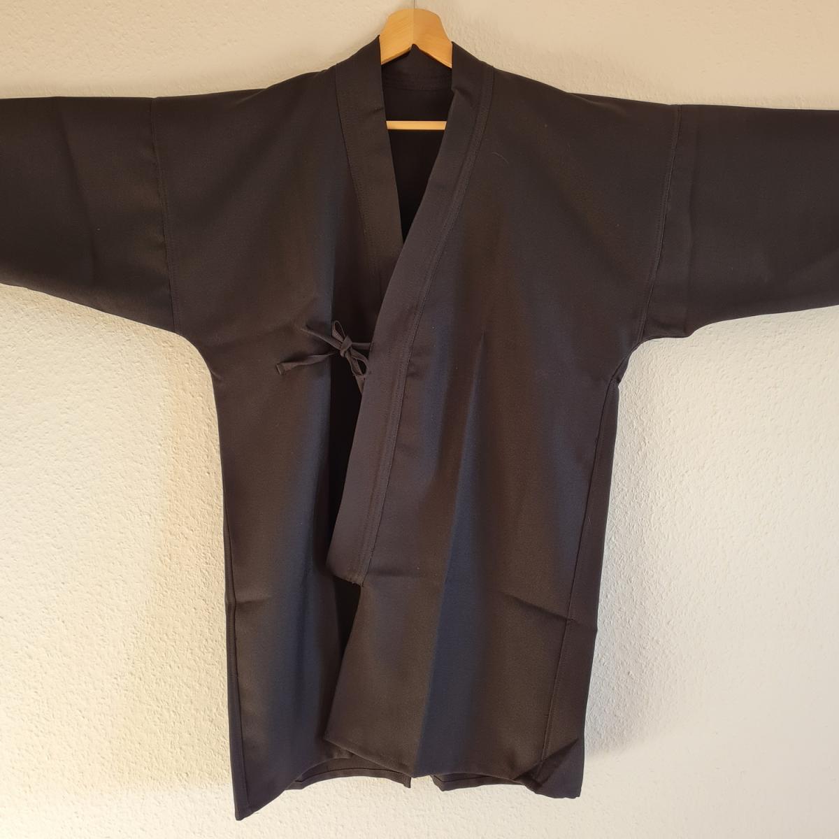 Gi aus Gabardine schwarz - Körpergröße 180 cm ➤www.bokken-shop.de. Passende Bekleidung für Aikido, Iaido, Kendo, Jodo. Dein Budo-Fachhändler!