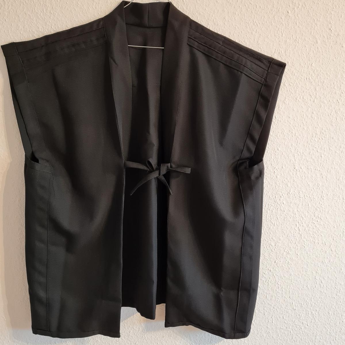Jinbaori made of gabardine - black (size 165) ➤ www.bokken-shop.de ✅ suitable for Iaido, Aikdo, Kendo, Jodo ✓ Your Budo specialist dealer!