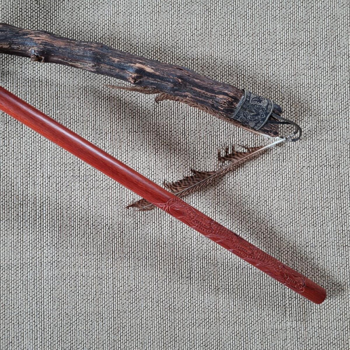 Jo-Stab aus Balayong mit Drachenschnitzerei - Länge 128 cm ➤ www.bokken-shop.de. Passend für Aikido, IaiAdo, Jo-Jutsu, Jodo. Dein Budo-Fachhändler!