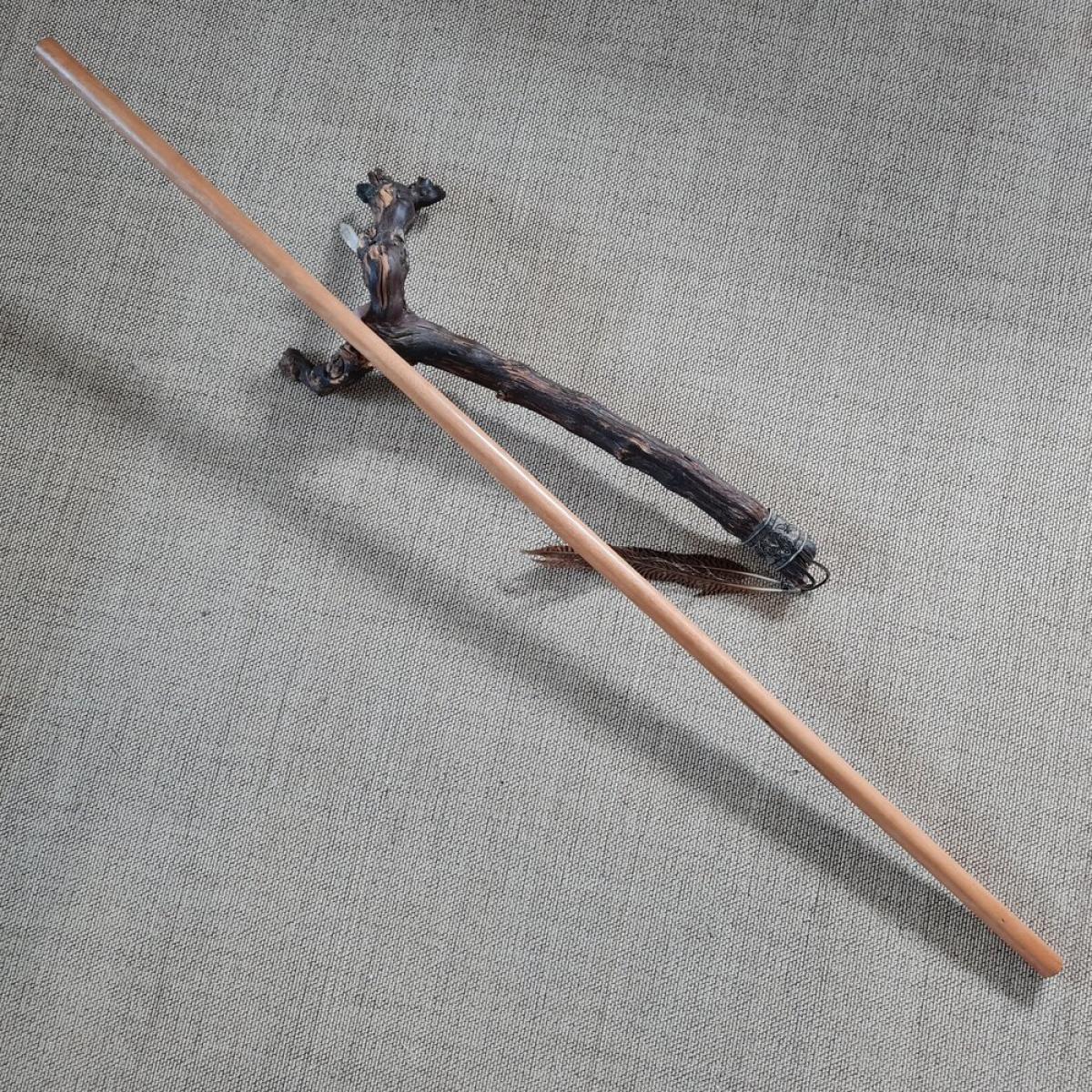 Jo-Stab aus Ghio-Holz - Länge 135 cm ➤ www.bokken-shop.de. Passend für Aikido, Iaido, Jo-Jutsu, Jodo, Bujinkan. Dein Budo-Fachhändler!