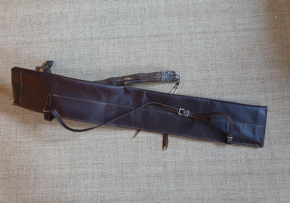 Buy weapon bag for Katana & Bokken made of real leather »www.bokken-shop.de› suitable for Iaido, Bujinkan, Aikido, Jodo, Kendo. Your Budo specialist dealer!