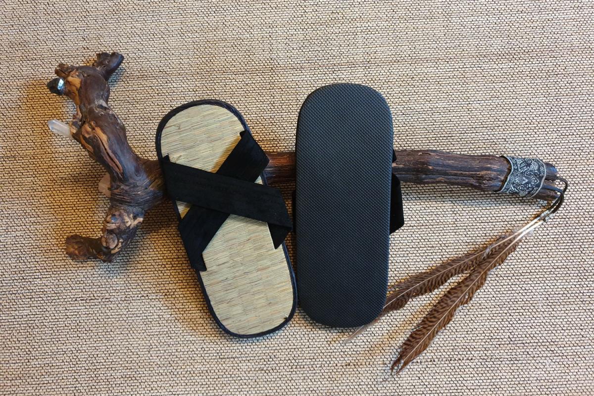 Japanische Zori-Schuhe - Größe 40 - X-Form➤ www.bokken-shop.de✅ passend für Aikido, Iaido, Koryu, Jodo, Bujinkan ✓ Dein Budo-Fachhändler!