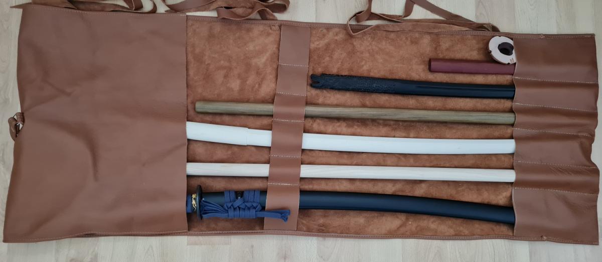 Handgefertigte Schwerttasche für Jo, Katana, Bokken, Shoto & Zubehör ➤ www.bokken-shop.de. 100 % Echtleder ✓ Unikat ✓ Dein Budo-Fachhändler!