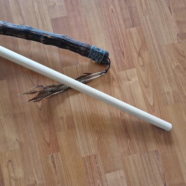 Jo stick made from European oak ➤ www.bokken-shop.de ✅ suitable for Aikido ✓ Iaido ✓ Kendo ✓ Koryu ✓ Jodo ✓ Kempo ✓ Your Budo dealer!