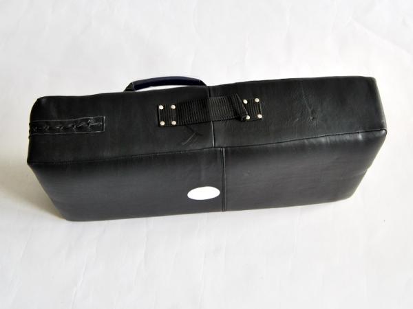 Order large punch pad made of cowhide online➤ www.bokken-shop.de ✓ suitable for all martial arts, sword work, dojo - your Budo dealer!