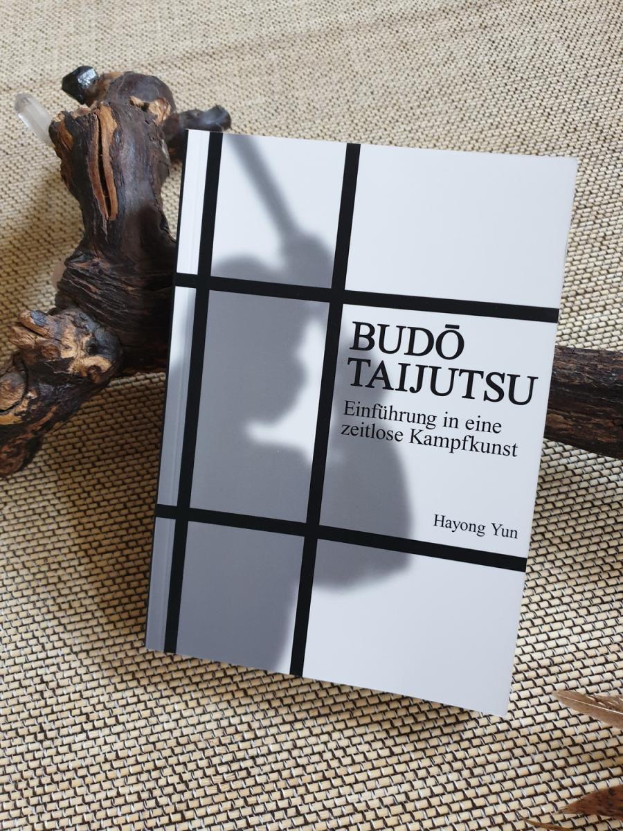 Book: Hayong Yun - Budo Taijutsu - Introduction to a timeless martial art ♥ We carry selected books & Budo literature for your martial arts ✅ Aikido books ✓ Karate books ✓ Taekwondo books ✓ Personality development books ✔ Largest selection✔Order online no