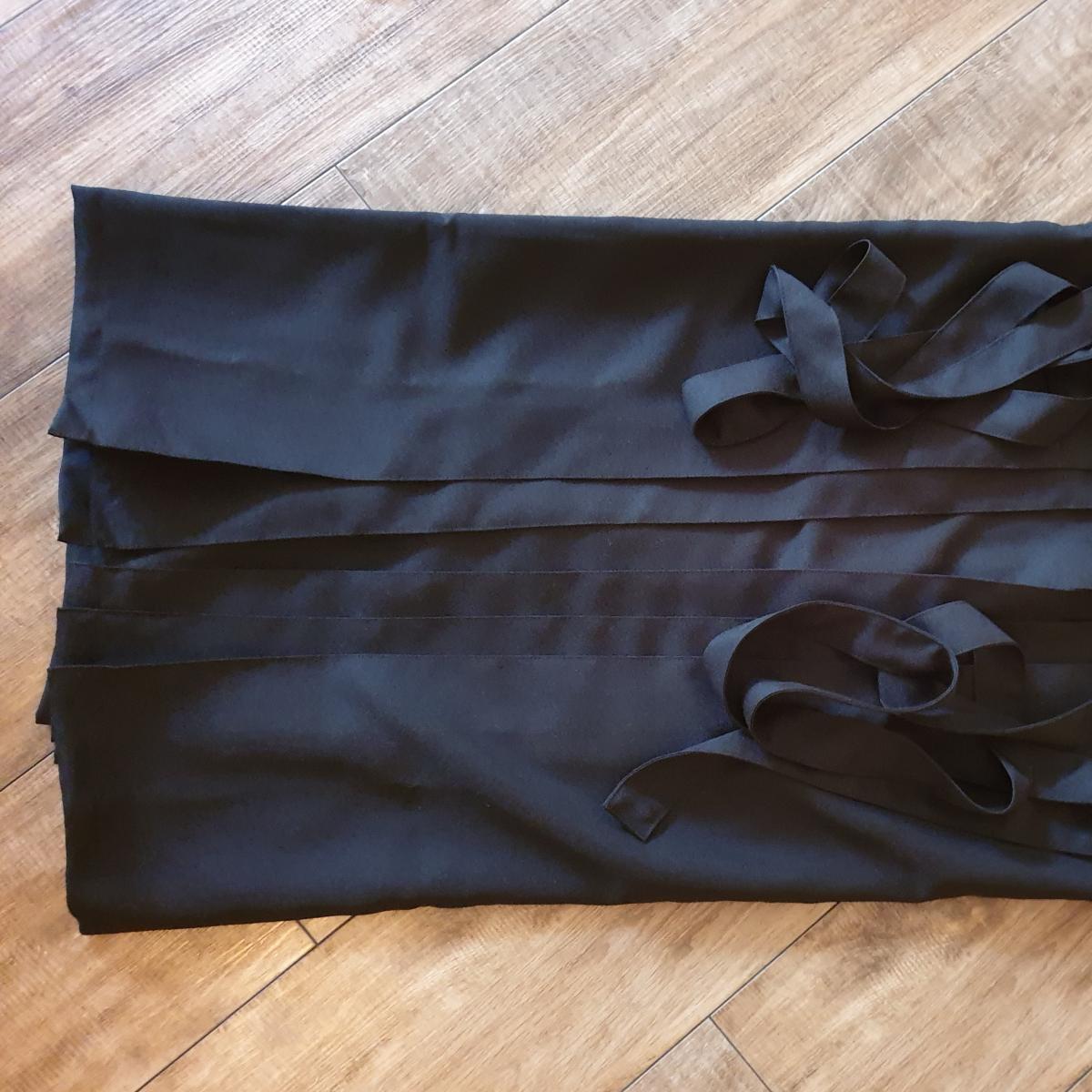 Hakama made of gabardine fabric - black (size 165) ➤ www.bokken-shop.de ✅ suitable for Iaido, Aikdo, Kendo, Jodo ✓ Your Budo specialist dealer!