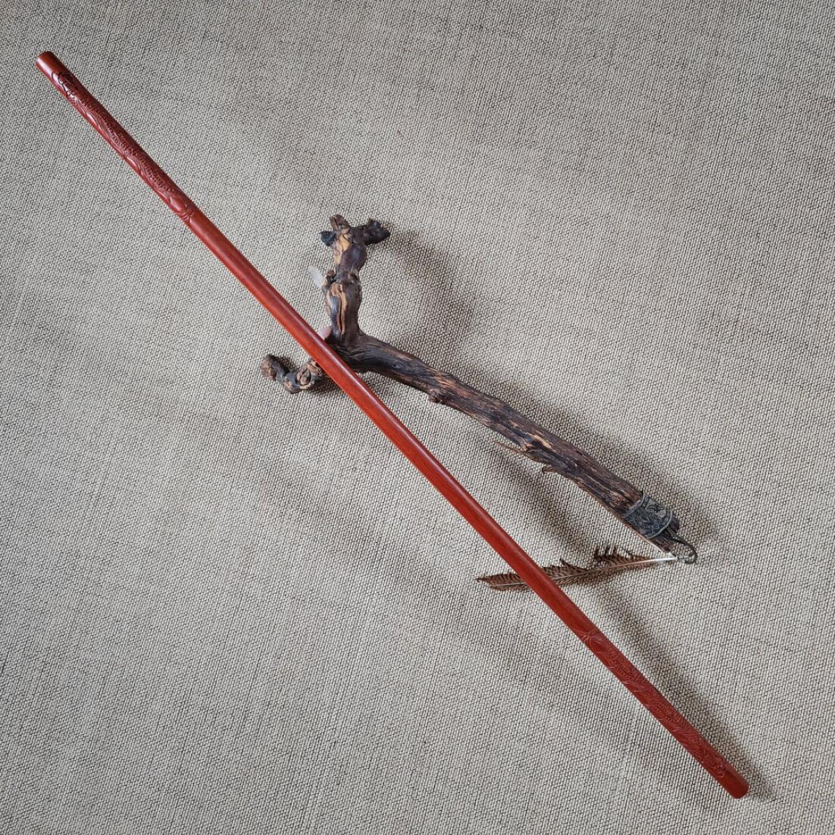 Jo stick made of Balayong with dragon carving - length 128 cm ➤ www.bokken-shop.de. Suitable for Aikido, IaiAdo, Jo-Jutsu, Jodo. Your Budo dealer!
