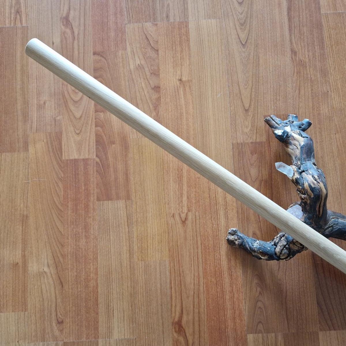 Jo stick made from European oak ➤ www.bokken-shop.de ✅ suitable for Aikido ✓ Iaido ✓ Kendo ✓ Koryu ✓ Jodo ✓ Kempo ✓ Your Budo dealer!