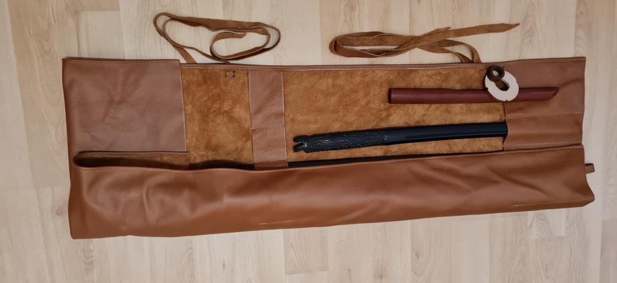 Handmade sword pouch for Jo, Katana, Bokken, Shoto & accessories ➤ www.bokken-shop.de. 100% real leather ✓ Unique ✓ Your Budo dealer!