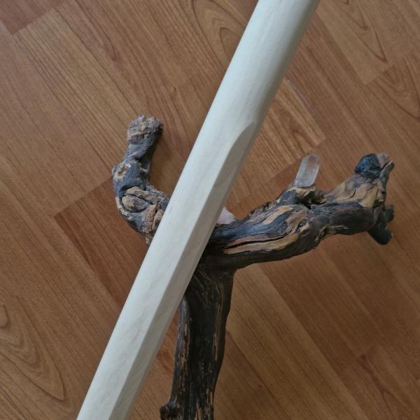 Bokken aus Ahorn in der standard-Form ➤ www.bokken-shop.de. Passend für für Deine Kampfkunst Aikido, Iaido. Dein Fachhändler für Kampfkunst!