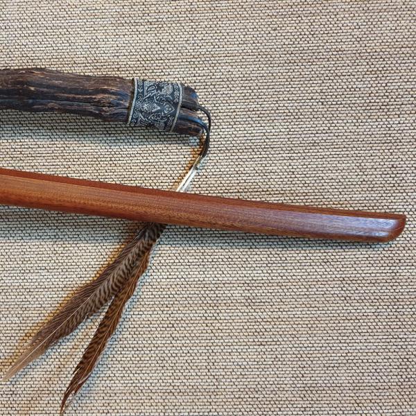 Bokken aus Mahagoni in der Itto-Ryu-Form♥ Einzigartiger Bokken✅ für Deine Kampfkunst✓ Aikido, Iaido, Kendo, Koryu, Jodo✅ 100% Handarbeit✔ 100% günstig✔ Jetzt online bestellen➤ www.bokken-shop.eu