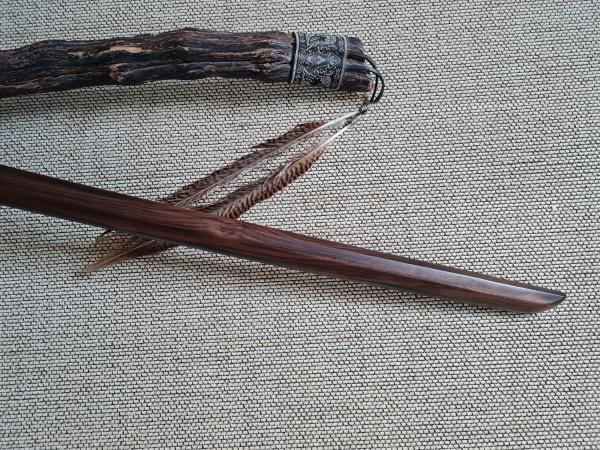 Bokken Itto-Ryu-Form aus Ebenholz / Griffschnitzerei  ➤ www.bokken-shop.de. Passend für  Aikido, Iaido, Jodo, Bujinkan, Kendo. Dein Budo-Fachhändler!