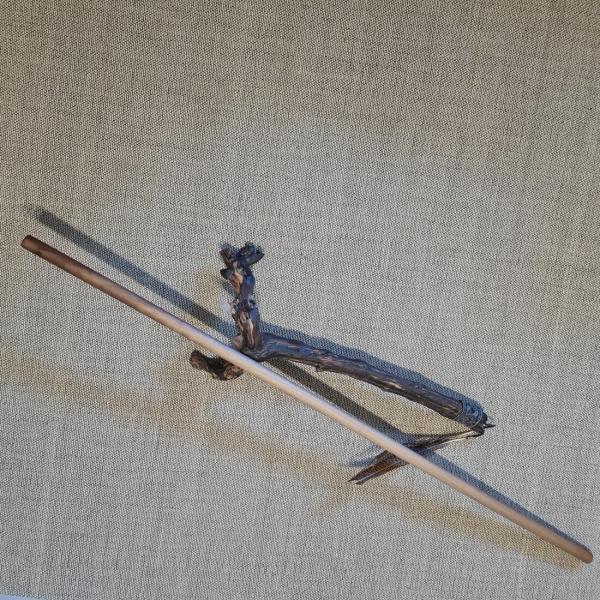 Jo staff made of walnut - 135 cm ➤ www.bokken-shop.de buy ✔ suitable for Aikido, Iaido, Bujinkan, Koryu, Jodo, Kobudo✓ Your Budo dealer!