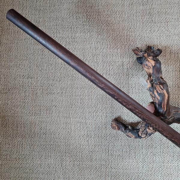 Jo staff made of wenge wood ➤ www.bokken-shop.de ✅ suitable for Aikido ✓ Iaido ✓ Kendo ✓ Koryu ✓ Jodo ✓ Kempo ✓ Kobudo ✓ Your Budo dealer!