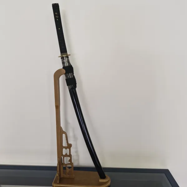 Boden-Schwertständer für 1 Katana - schwarz ➤ www.bokken-shop.de » passend für Aikdio, Bujinkan, Iaido, Ju-Jutsu - Dein Budo-Fachhändler!