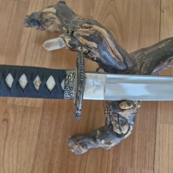 atana Drachen-Blut - Einzelstück mit 2,35 Shaku ► www.bokken-shop.de. Passend für Iaido, Bujinkan, Batto-Jutus, Seminare. Dein Budo-Fachhändler!