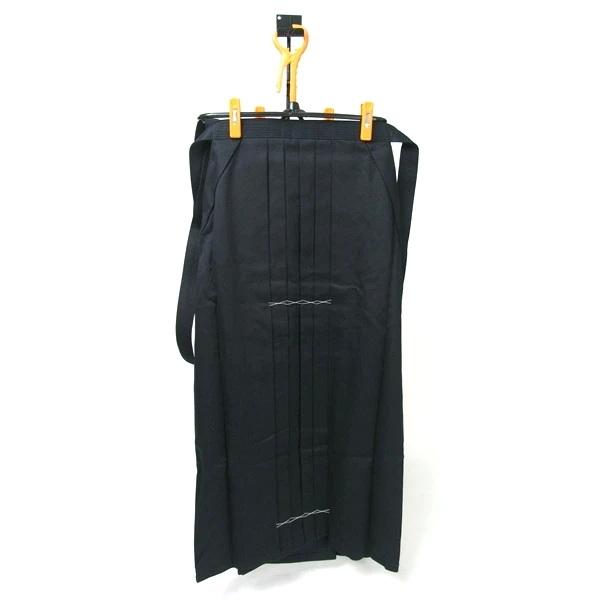 Aufhänger zum trocknen eines Hakama ➤ www.bokken-shop.de ✅ passend für Aikido ✓ Iaido ✓ Koryu ✓Bujinkan ✓ Jodo ✓ Dein Budo-Fachhändler!
