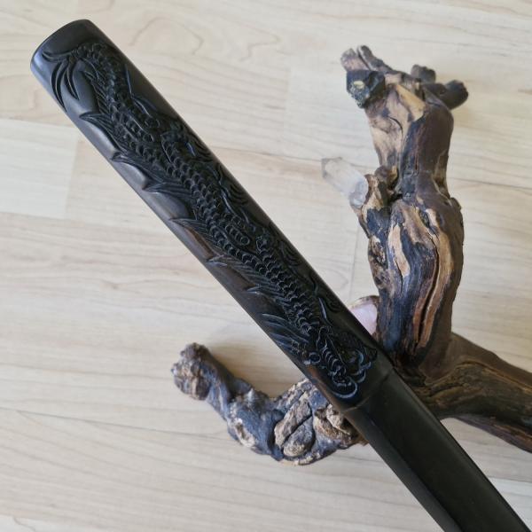 Shoto aus Ebenholz - Itto-Ryu-Form/Hi mit Drachenschnitzerei➤ www.bokken-shop.de. Passend für Aikido, Iaido, Bijinkan, Jodo. Dein Budo-Fachhändler!