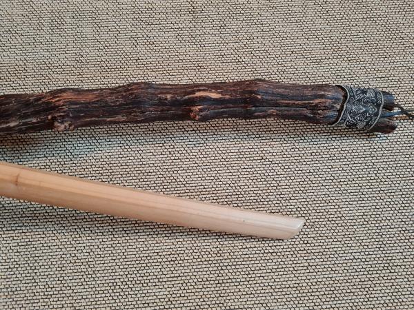 Shoto/Wakizashi aus Ulme in der Itto-Ryu-Form ➤ www.bokken-shop.de. Passend für für Deine Kampfkunst Aikido, Iaido. Dein Fachhändler für Kampfkunst!