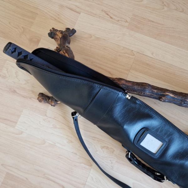 Sword bag for one Iaito / Katanas made of imitation leather black ➤ www.bokken-shop.de. Suitable for Iaito, Jodo, Aikido, Bujinkan. Your Budo dealer!