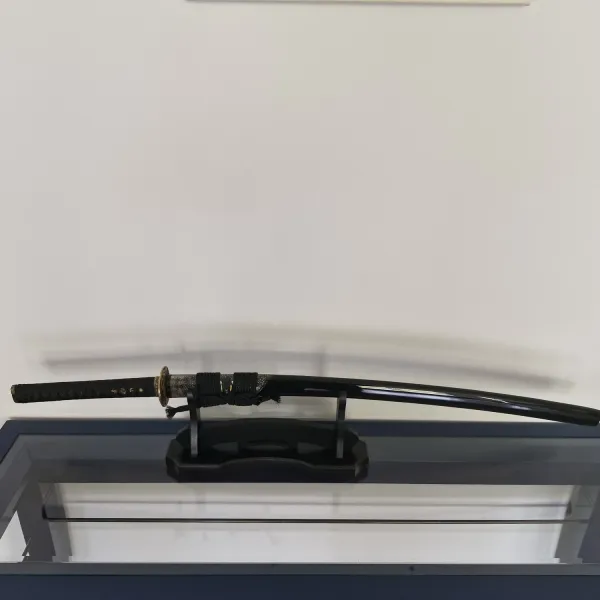 Tischständer für 1 Samuraischwerter - mattschwarz ➤ www.bokken-shop.de » passend für Aikdio, Bujinkan, Iaido, Ju-Jutsu - Dein Budo-Fachhändler!