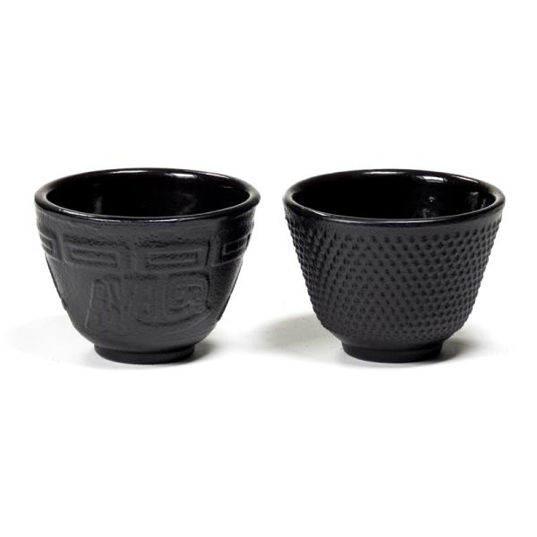 Tetsubin gusseiserne Teekanne 1,2 l im japan. Stil✅ Set mit Teebecher✔ Dojo-Ausstattung & Seminarraum-Ausstattung vom Profi kaufen ♥ 2 Teebecher✓ Teekannenwärmer✓ Teekannenuntersetzer✓ Teekannendeckelhalter✓jetzt online bestellen! ➤www.bokken-welt.de