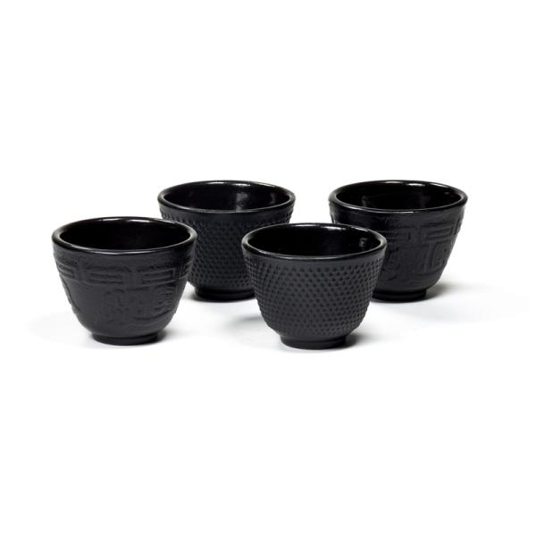 Tetsubin gusseiserne Teekanne 1,2 l im japan. Stil✅ Set mit Teebecher✔ Dojo-Ausstattung & Seminarraum-Ausstattung vom Profi kaufen ♥ 2 Teebecher✓ Teekannenwärmer✓ Teekannenuntersetzer✓ Teekannendeckelhalter✓jetzt online bestellen! ➤www.bokken-welt.de