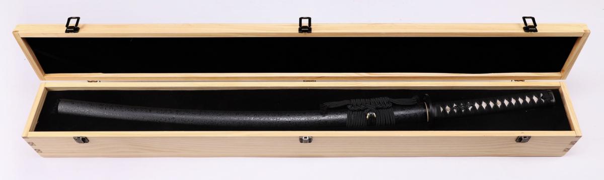 SONDERSTÜCK: Black Lotus Katana von WKC | Handgeschmiedete Damastklingee ➤ www.bokken-shop.de. Passend für Iaido, Bujinkan, Sammler. Dein Budo-Fachhändler!