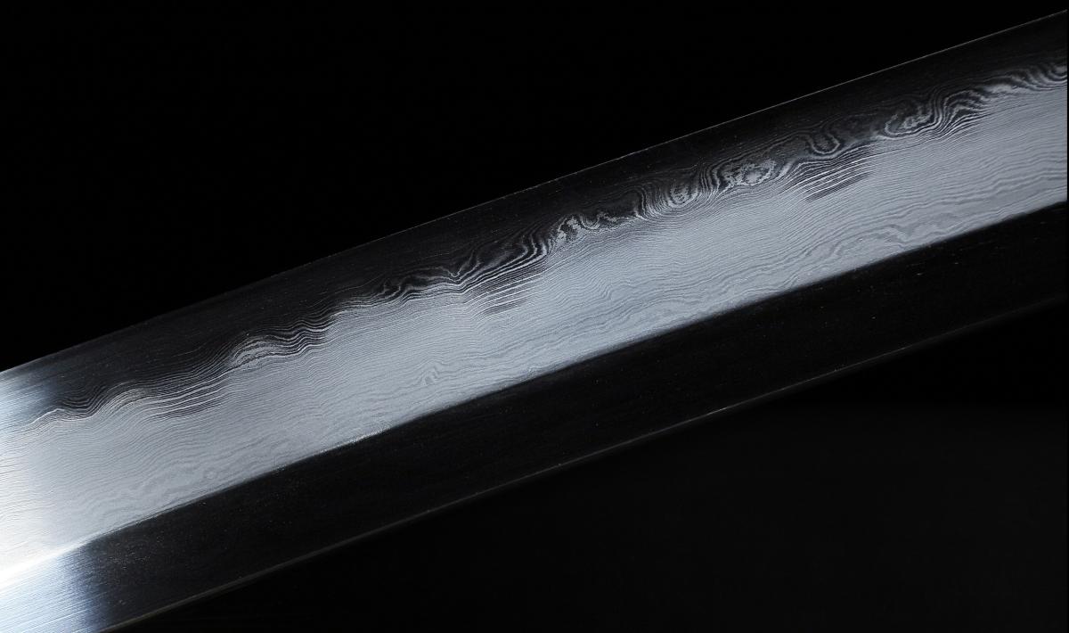 SONDERSTÜCK: Black Lotus Katana von WKC | Handgeschmiedete Damastklingee ➤ www.bokken-shop.de. Passend für Iaido, Bujinkan, Sammler. Dein Budo-Fachhändler!