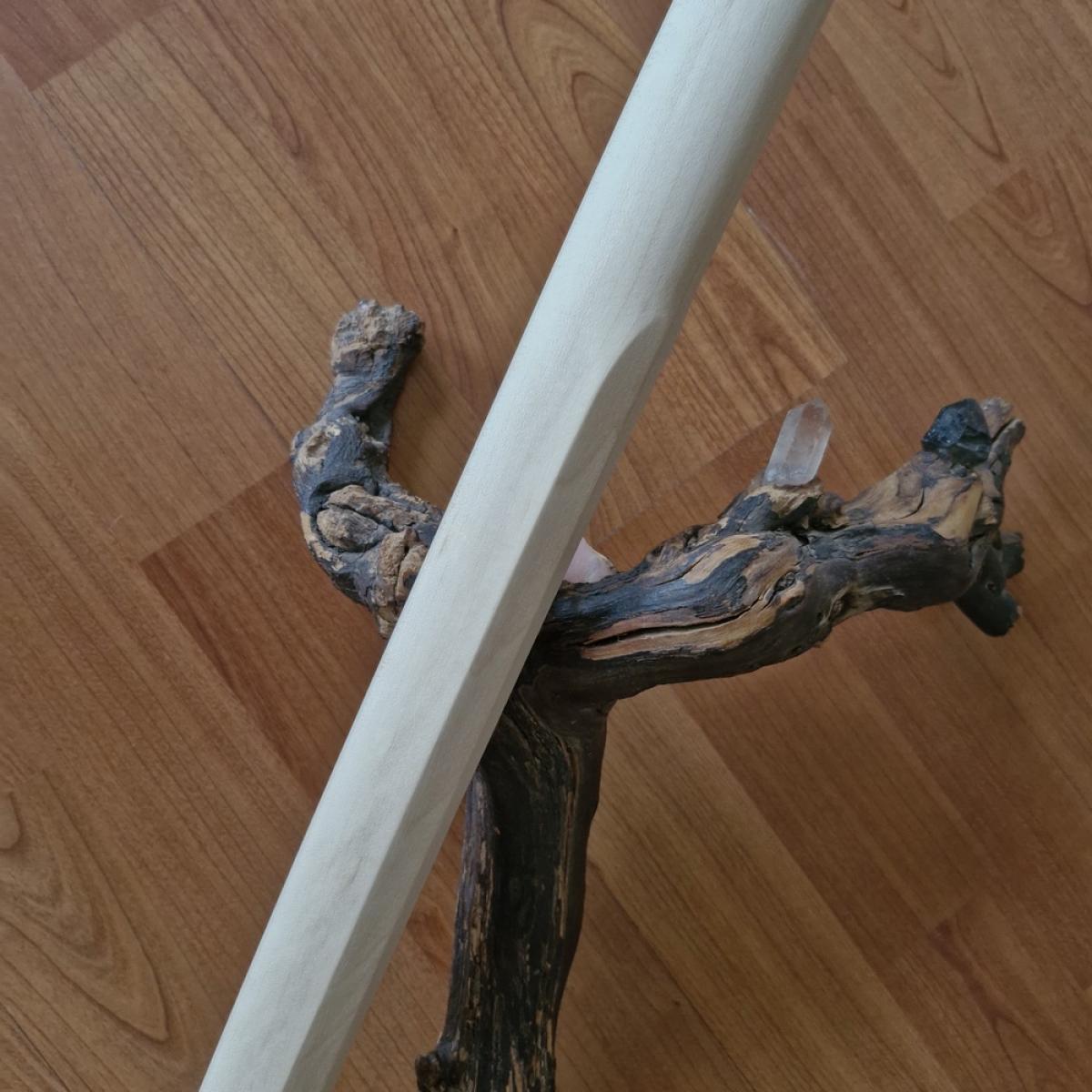 Bokken aus Ahorn in der standard-Form ➤ www.bokken-shop.de. Passend für für Deine Kampfkunst Aikido, Iaido. Dein Fachhändler für Kampfkunst!