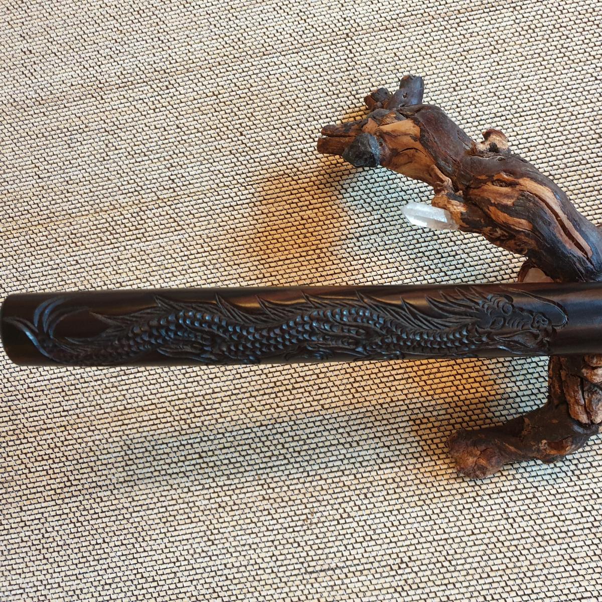 Bokken Itto-Ryu-From/Hi aus Ebenholz mit Drachenschnitzerei ➤ www.bokken-shop.de » für  Aikido, Iaido, Jujutsu, Bujinkan. Dein Budo-Fachhändler!