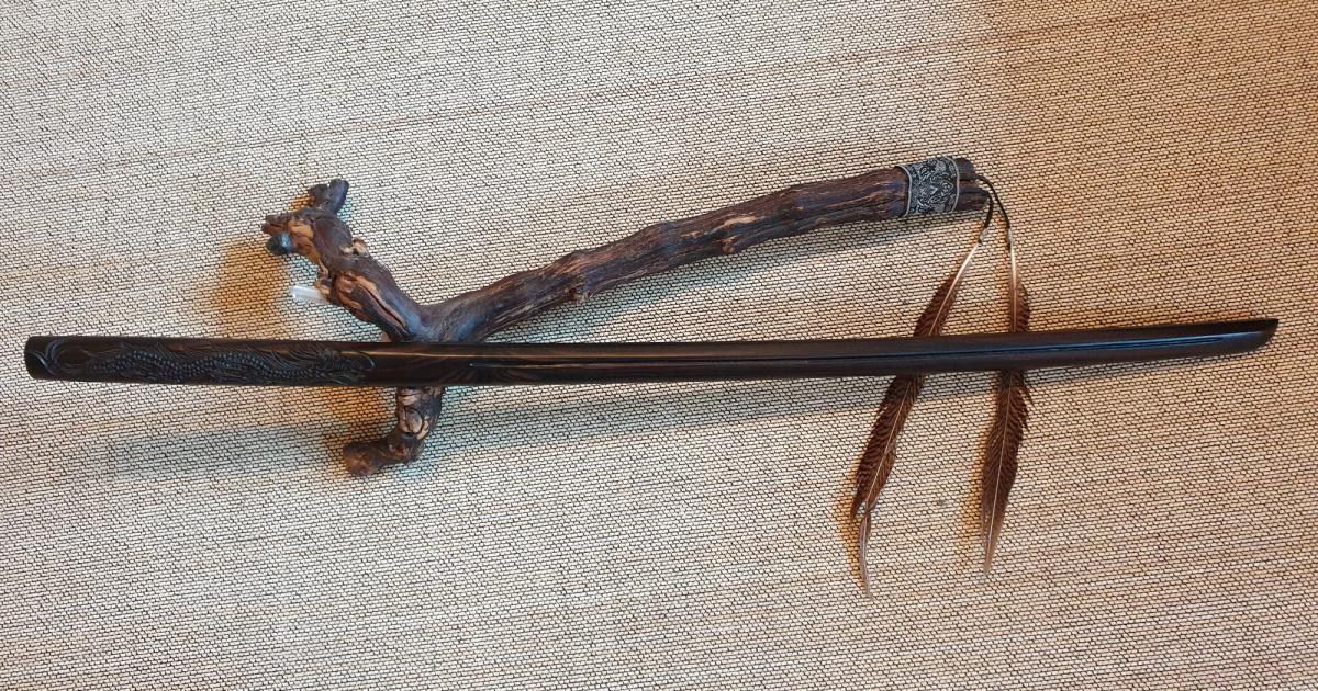 Bokken Itto-Ryu-From/Hi aus Ebenholz mit Drachenschnitzerei ➤ www.bokken-shop.de » für  Aikido, Iaido, Jujutsu, Bujinkan. Dein Budo-Fachhändler!