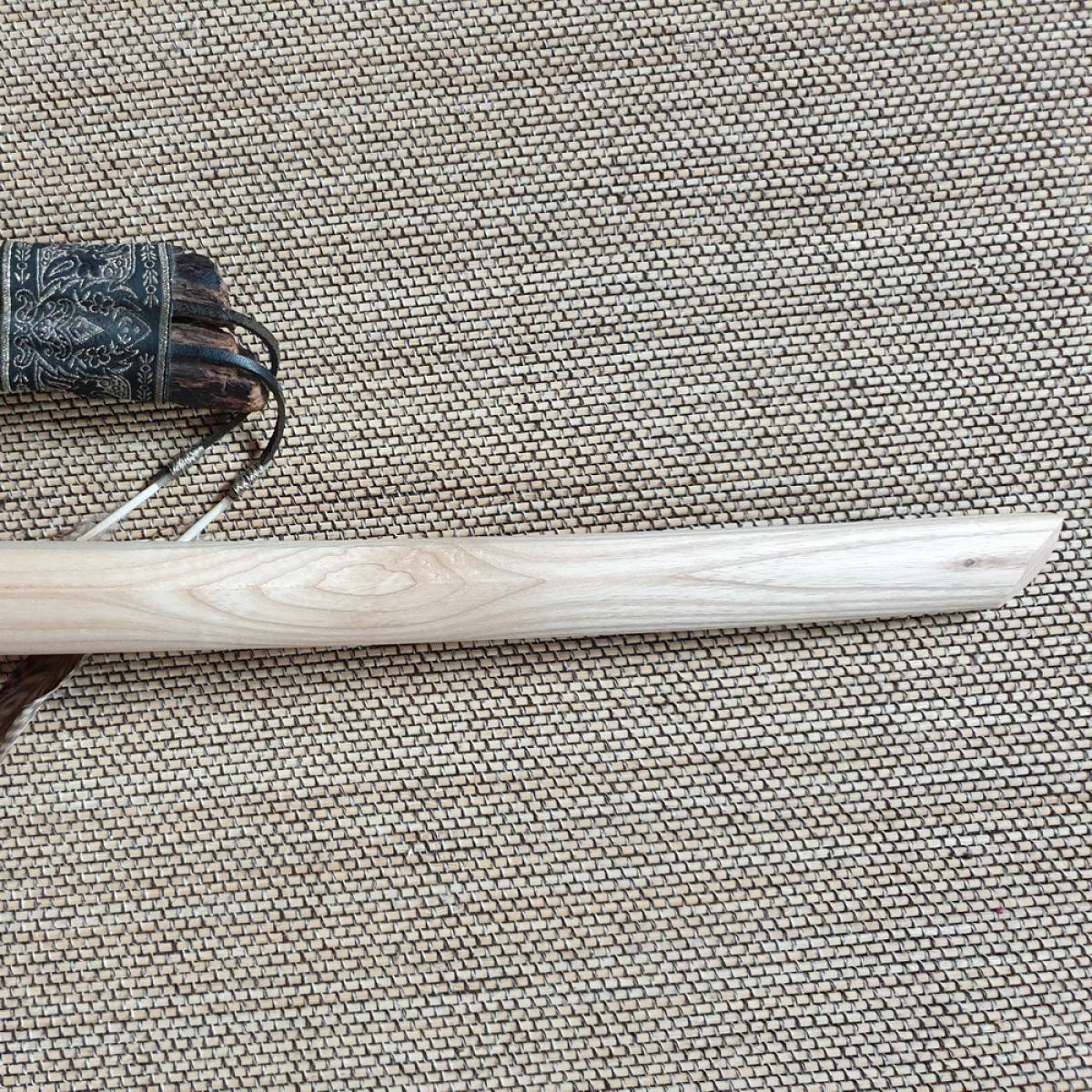 Bokken made of ash - Itto-Ryu-Form buy online at ➽ www.bokken-shop.de ✅ Aikido ✓ Iaido ✓ Ju-Jutsu ✓ Jodo ✓ Kendo ✓ 100% handicraft ✔ Your martial arts shop!
