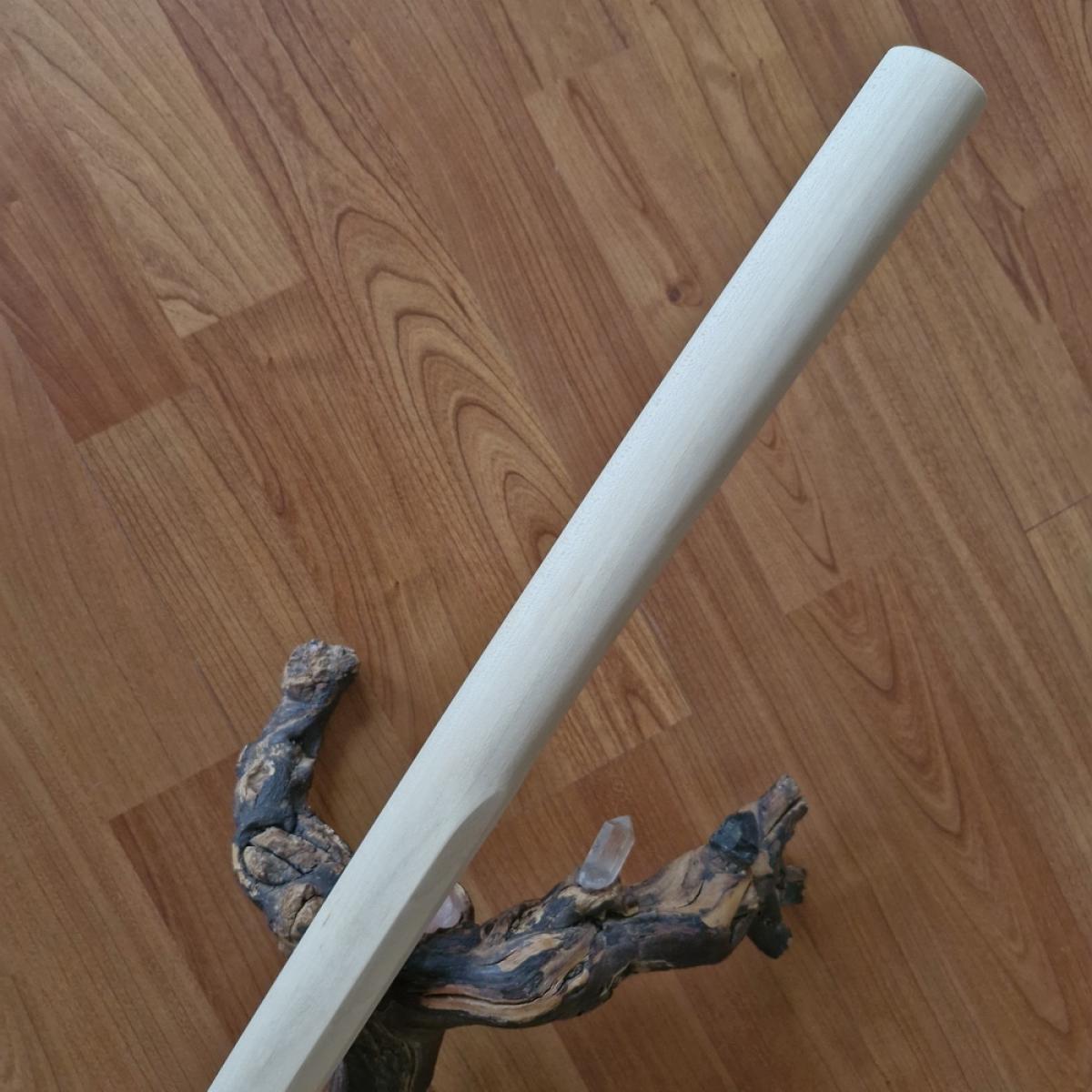 Bokken aus Ahorn in der standard-Form ➤ www.bokken-shop.de. Passend für für Deine Kampfkunst Aikido, Iaido. Dein Fachhändler für Kampfkunst!