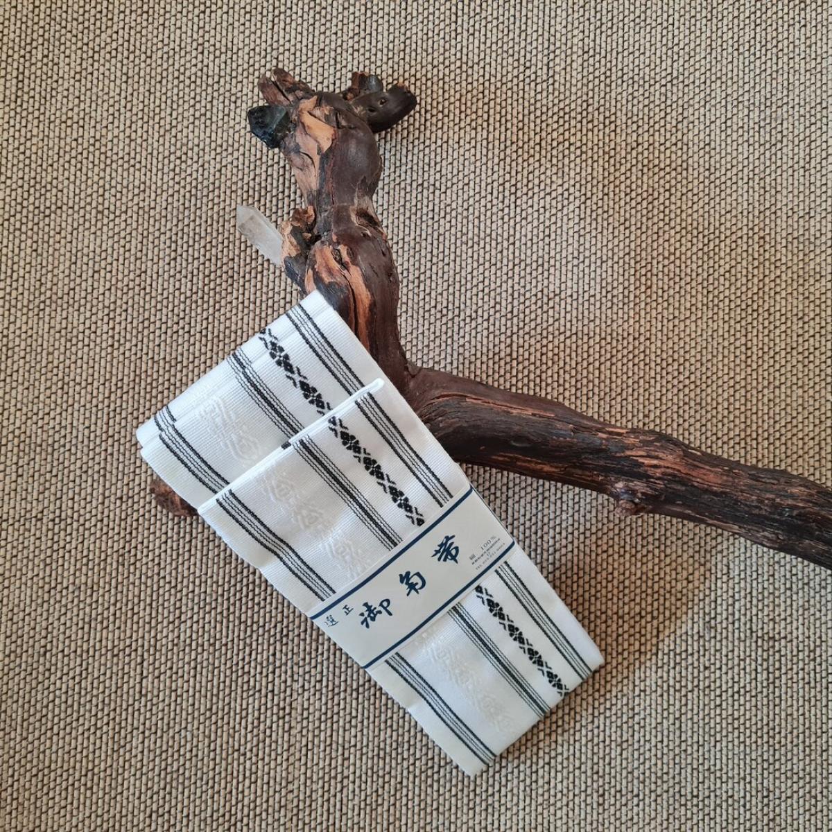 Obi belt Nishijin Kaku made of cotton - white➤ www.bokken-shop.de ✅ suitable for Aikido ✓ Iaido ✓ Koryu ✓Bujinkan ✓ Jodo ✓ Your Budo dealer!
