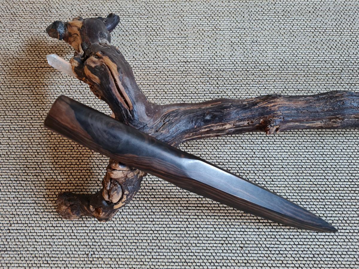Handgefertigter Dolch aus edlem Ebenholz♥ für Deine Kampfkunst✓ Escrima, Wing-Tsun, Kung-Fu, Aikido, Iaido, Kendo, Koryu, Jodo✅ Top Preis & hohe Qualität✓ 100% günstig✔Jetzt online bestellen➤ www.bokken-welt.de