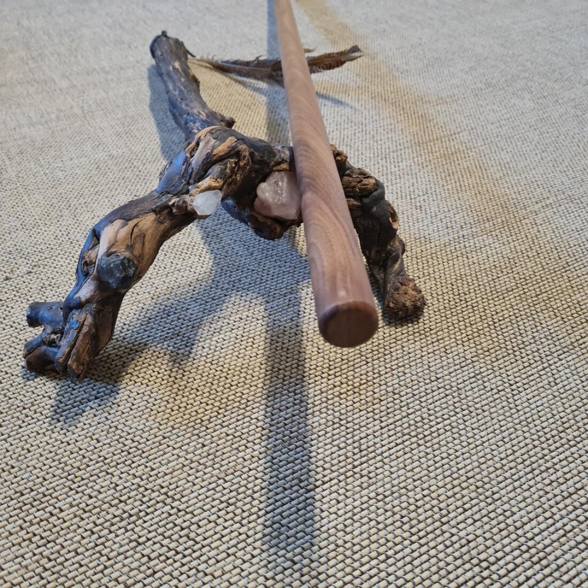 Jo staff made of walnut - 135 cm ➤ www.bokken-shop.de buy ✔ suitable for Aikido, Iaido, Bujinkan, Koryu, Jodo, Kobudo✓ Your Budo dealer!