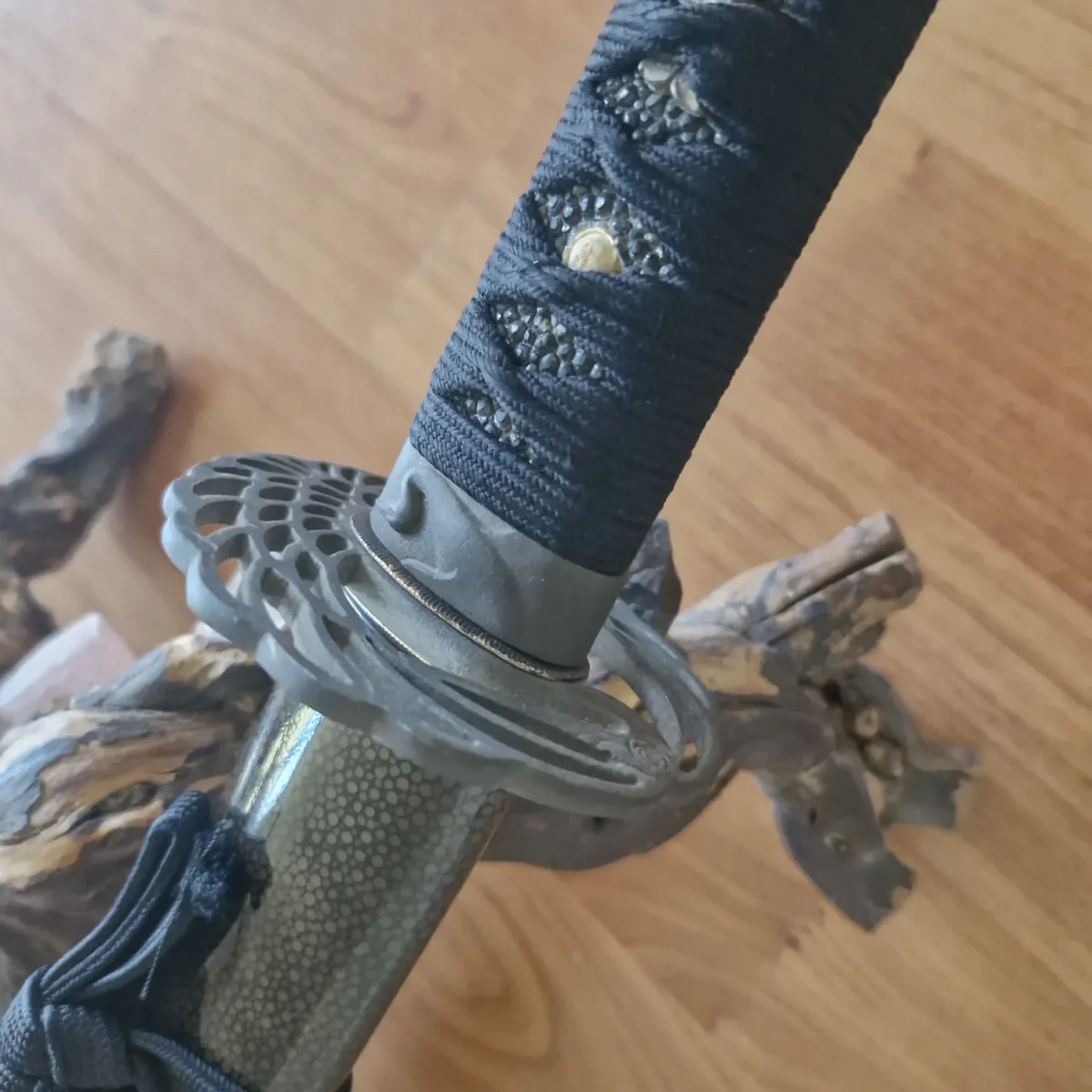 Katana Tsuru von Hanwei mit Klingenlänge 2,40 Shaku ► www.bokken-shop.de. Passend für Iaido, Bujinkan, Batto-Jutus, Seminare. Dein Budo-Fachhändler!