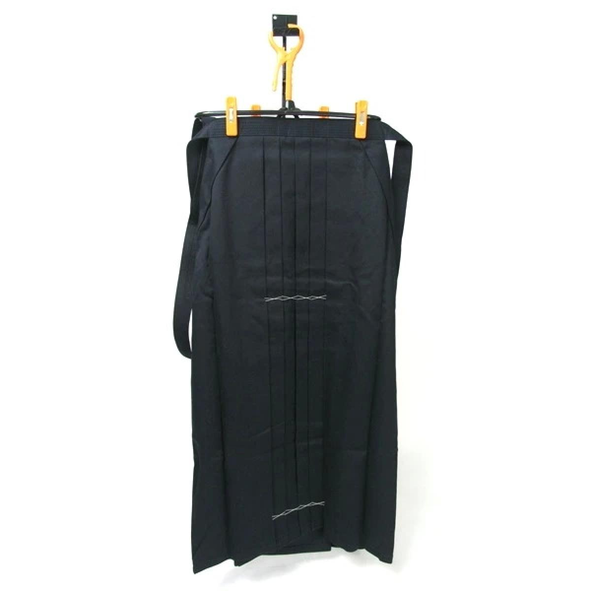 Aufhänger zum trocknen eines Hakama ➤ www.bokken-shop.de ✅ passend für Aikido ✓ Iaido ✓ Koryu ✓Bujinkan ✓ Jodo ✓ Dein Budo-Fachhändler!