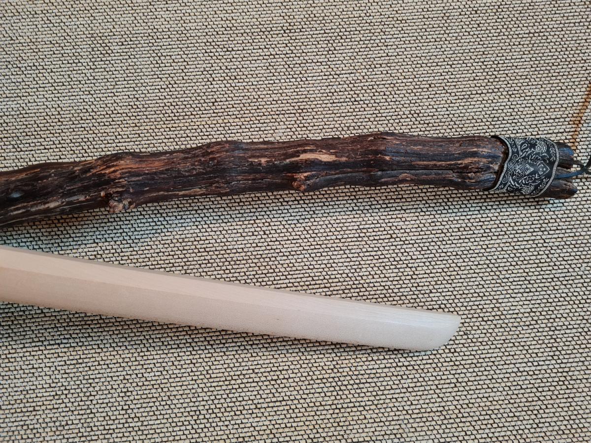 Shoto Standardform aus Buchenholz ➤ www.bokken-shop.de » passend für Aikido, Jiu-Jitsu, Karate, Bujinkan, Jodo - Dein Budo-Fachhändler!