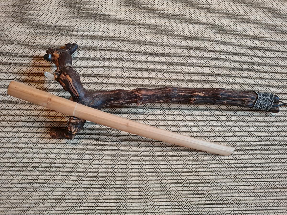 Shoto/Wakizashi aus Ulme in der Itto-Ryu-Form ➤ www.bokken-shop.de. Passend für für Deine Kampfkunst Aikido, Iaido. Dein Fachhändler für Kampfkunst!