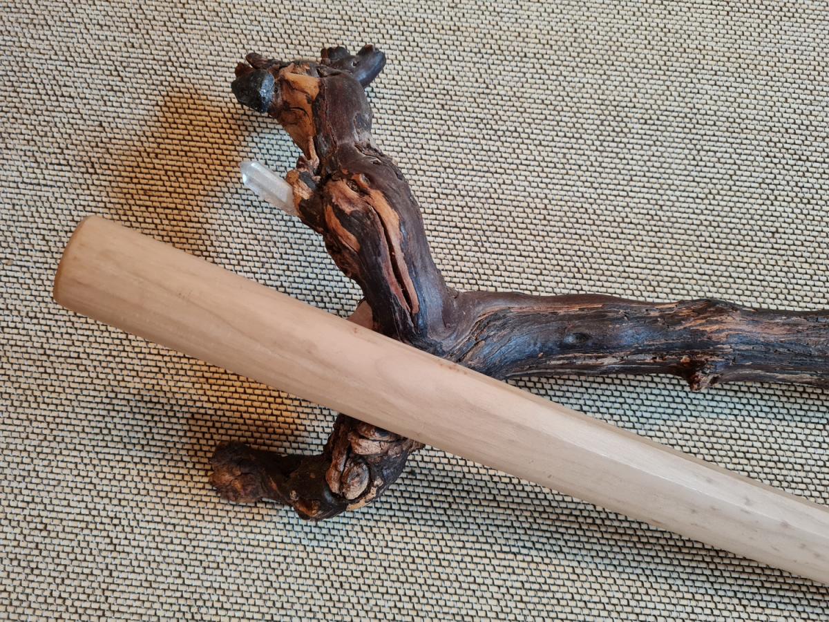 Shoto/Wakizashi aus Ulme in der Standard-Form ➤ www.bokken-shop.de. Passend für für Deine Kampfkunst Aikido, Iaido. Dein Fachhändler für Kampfkunst!