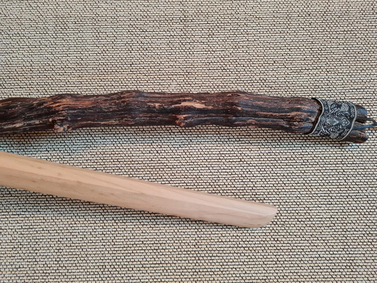 Shoto/Wakizashi aus Ulme in der Standard-Form ➤ www.bokken-shop.de. Passend für für Deine Kampfkunst Aikido, Iaido. Dein Fachhändler für Kampfkunst!