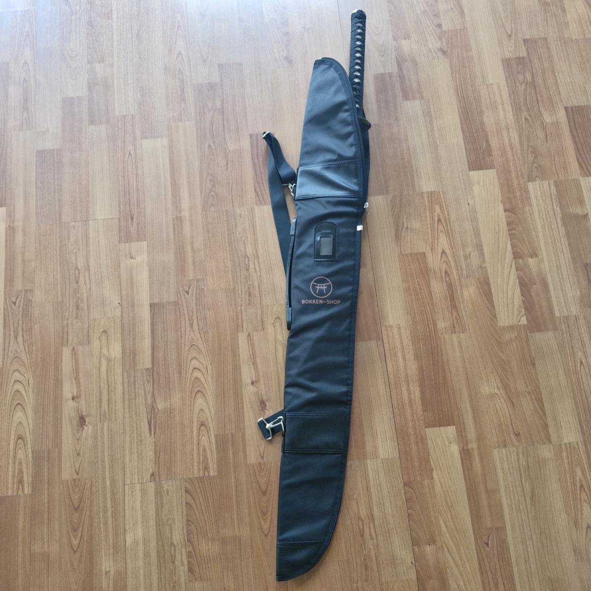 Schwerttasche für eine Katana oder einen Bokken schwarz ➤ www.bokken-shop.de. Passend für Iaito, Aikido, Battojutus, Bujinkan, Tai-CHi. Dein Budo-Fachhändler!