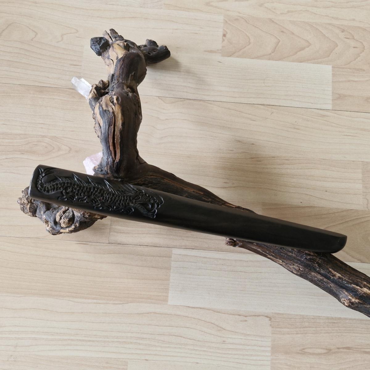 Buy Tanto Standard Form Ebony - Dragon ➤ www.bokken-shop.de Suitable for Aikido . Battojutus, Iaido, Jodo, Bujinkan. Your martial arts expert.