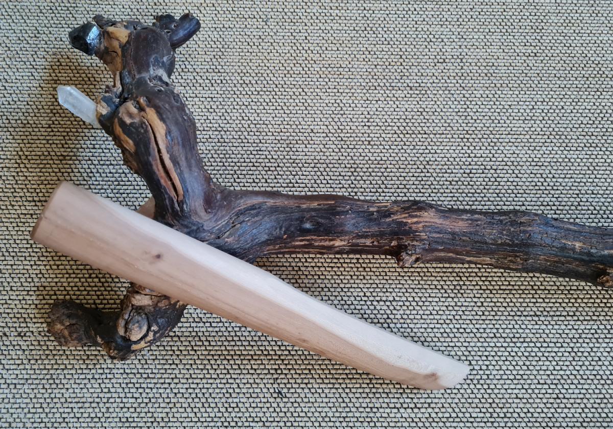 Handmade tanto from cornel cherry ♥ for your martial arts ✓ Aikido, Iaido, Kendo, Koryu, Jodo✅ Top price & high quality ✓ 100% cheap✔Order online now➤ www.bokken-shop.de